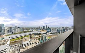 Convenient One Bedroom Apartment In Docklands